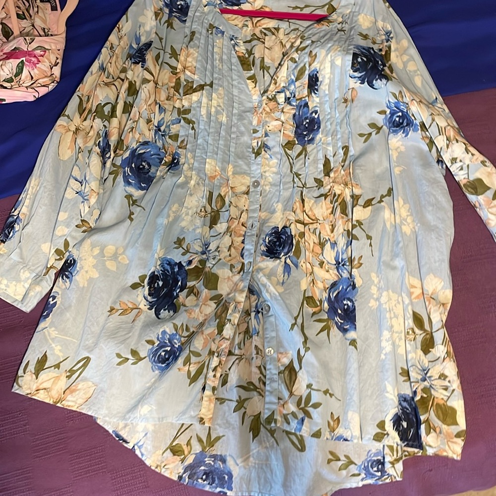 Women’s 100% cotton button front with pin tucking detail long sleeve Never Worn!